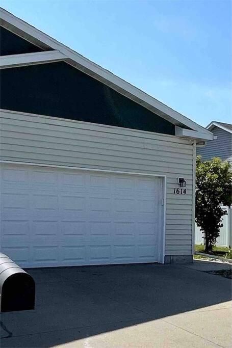 Lachify'S Place-Serene Townhouse Apartment West Fargo Exterior photo